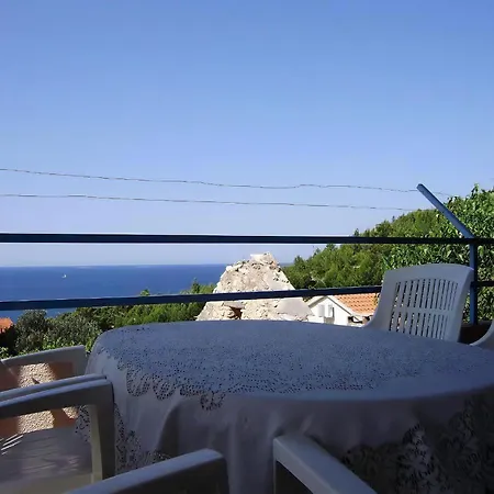 Grosse In Mit Moebliertem Balkon *